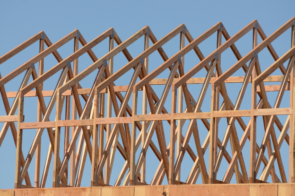 wiązary dachowe z drewna konstrukcyjnego c24